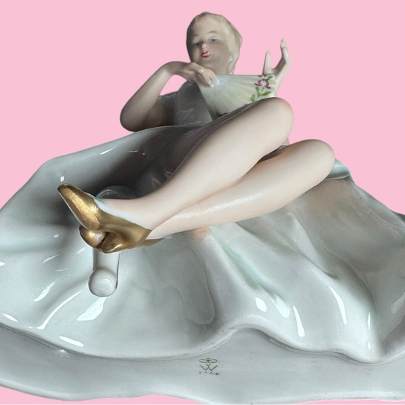 VINTAGE WALLENDORF 1764 GERMANY PORCELAIN SITTING LADY WITH FAN FIGURINE 1590/1 - Picture 12 of 16